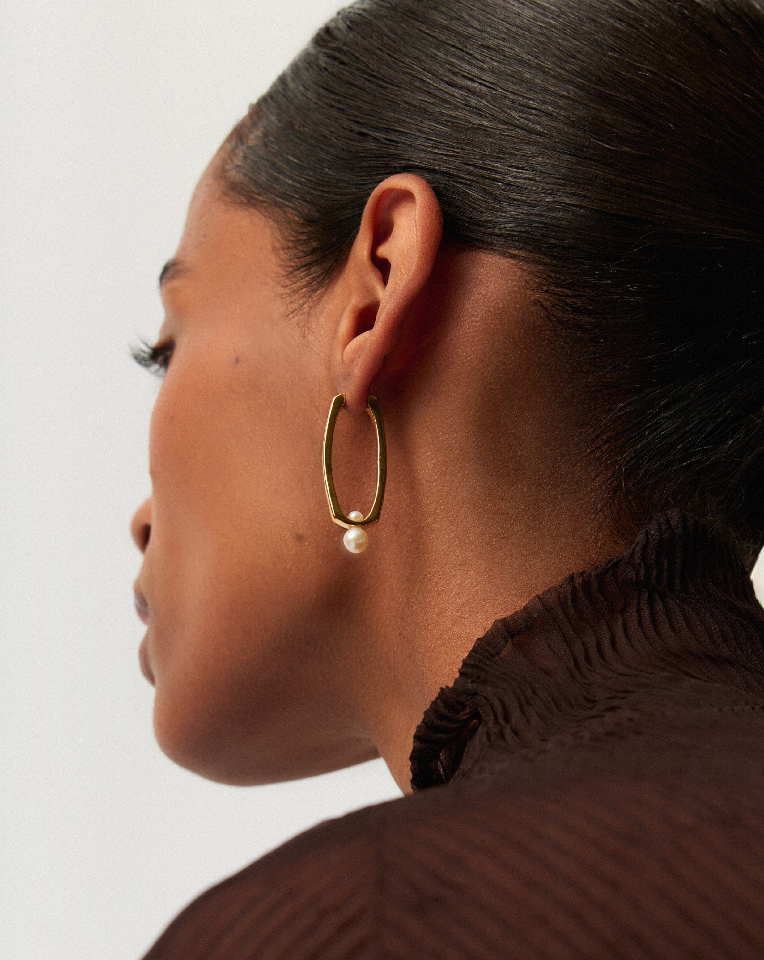 Button Pearl Ovate Hoop Earrings | 18k Gold Plated/Pearl Earrings Missoma 