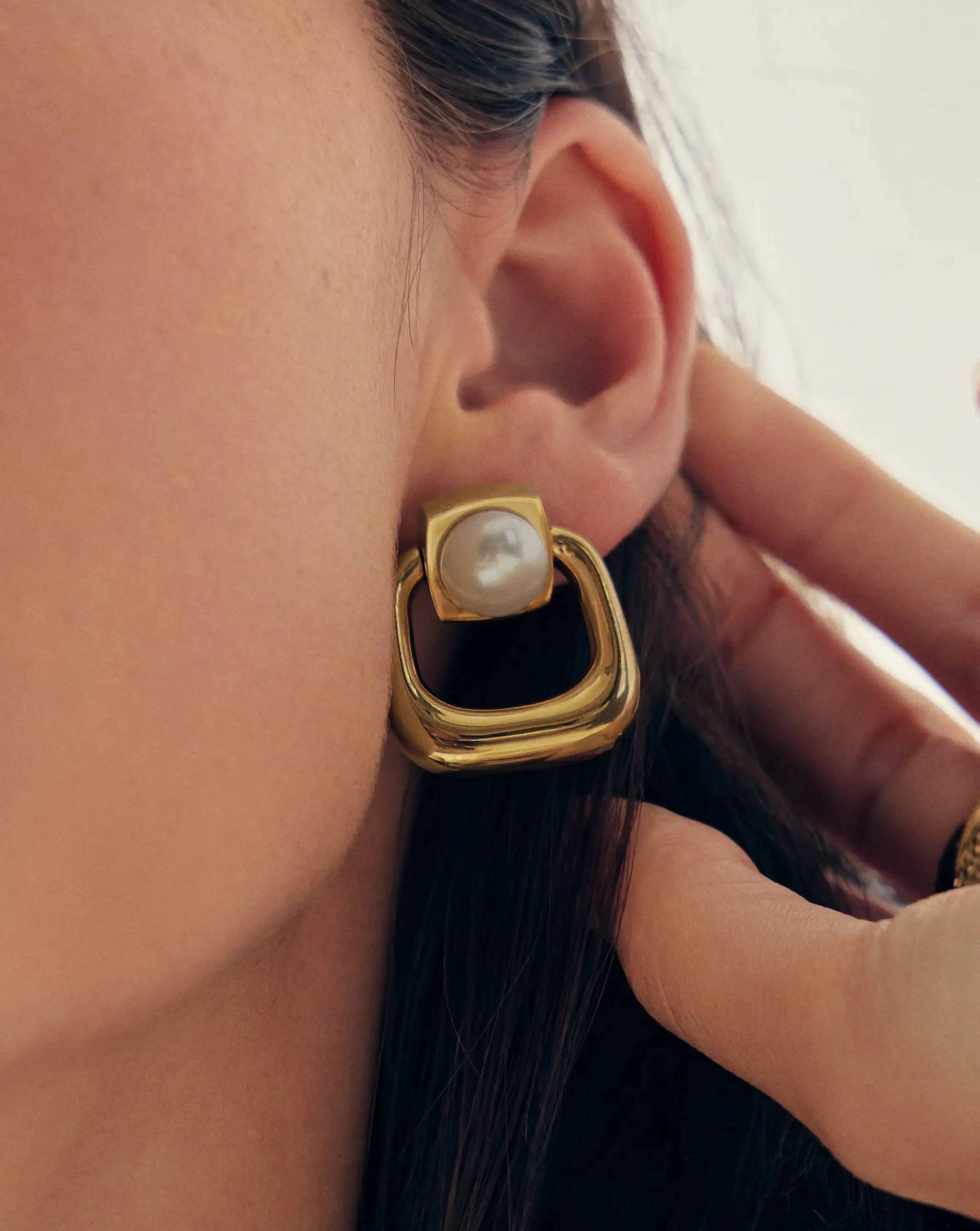 Button Pearl Statement Stud Earrings | 18k Gold Plated/Pearl Earrings Missoma