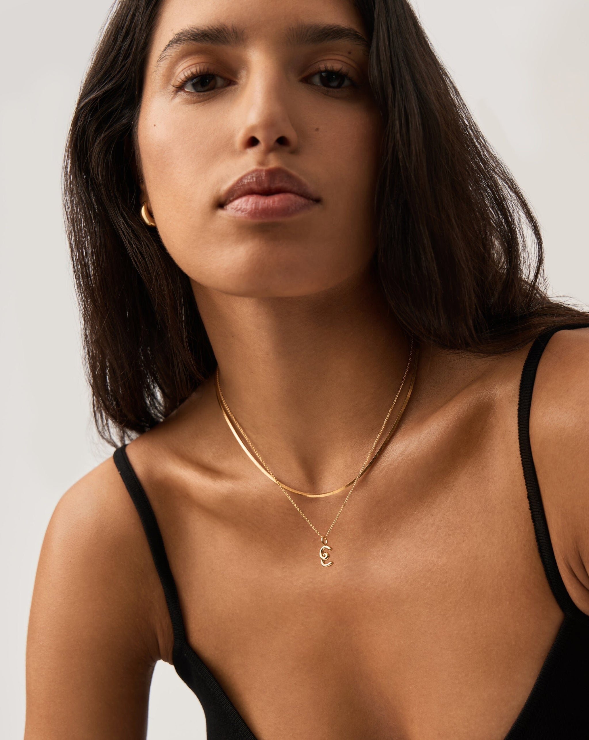 Curly Molten Mini Initial Necklace - E | 18k Gold Vermeil Necklaces Missoma