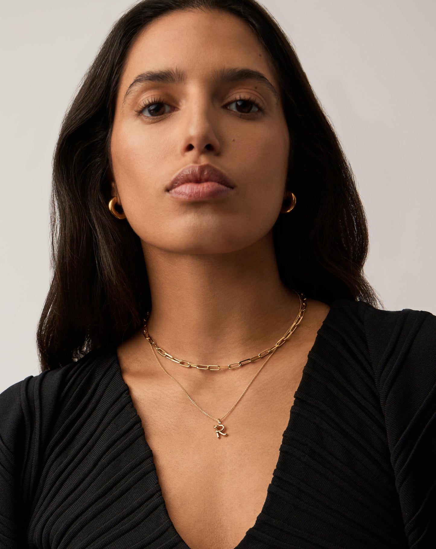 Curly Molten Mini Initial Necklace - R | 18k Gold Vermeil Necklaces Missoma