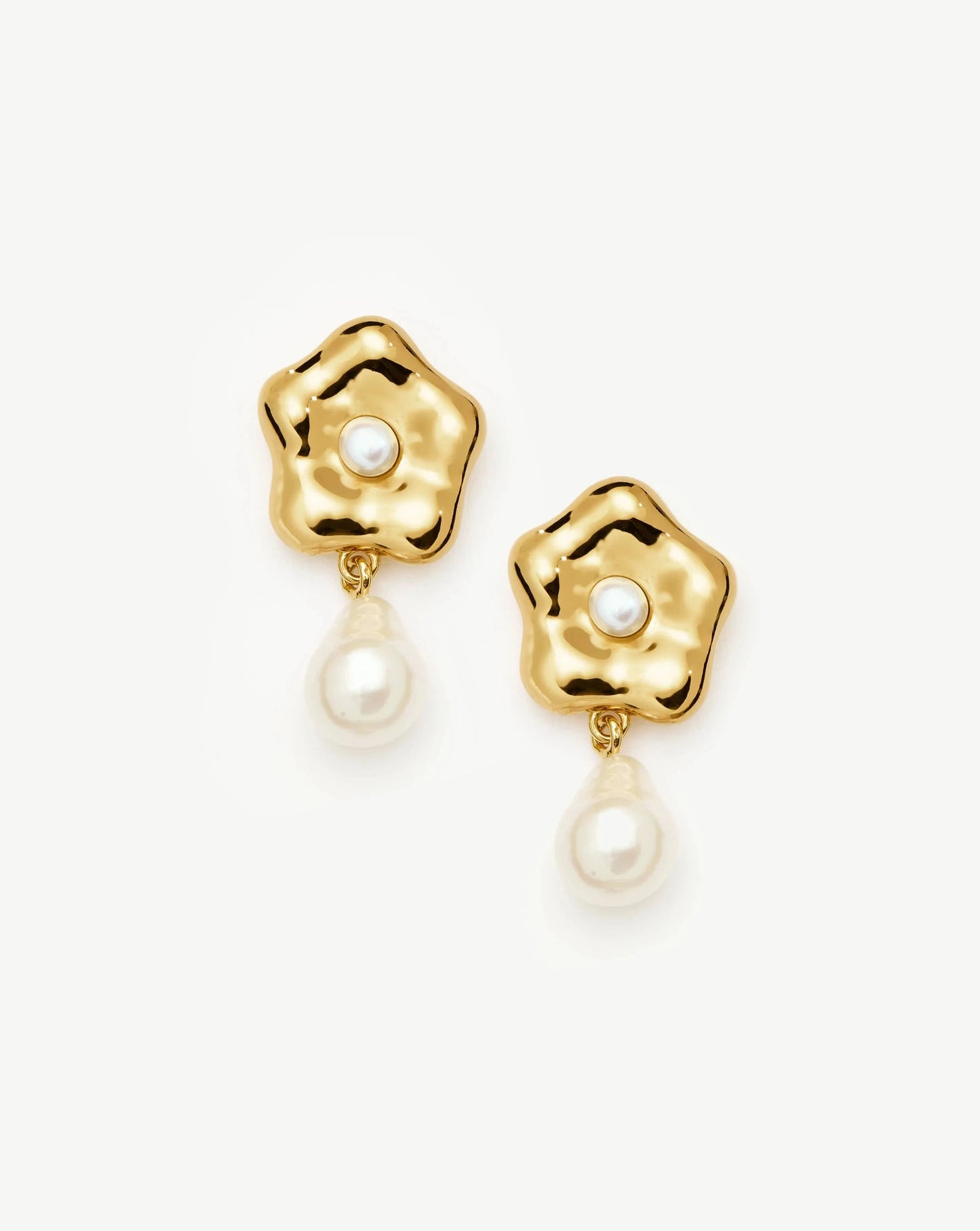 Eny Puffy Daisy Pearl Drop Earrings | 18k Gold Plated/Pearl Earrings Missoma