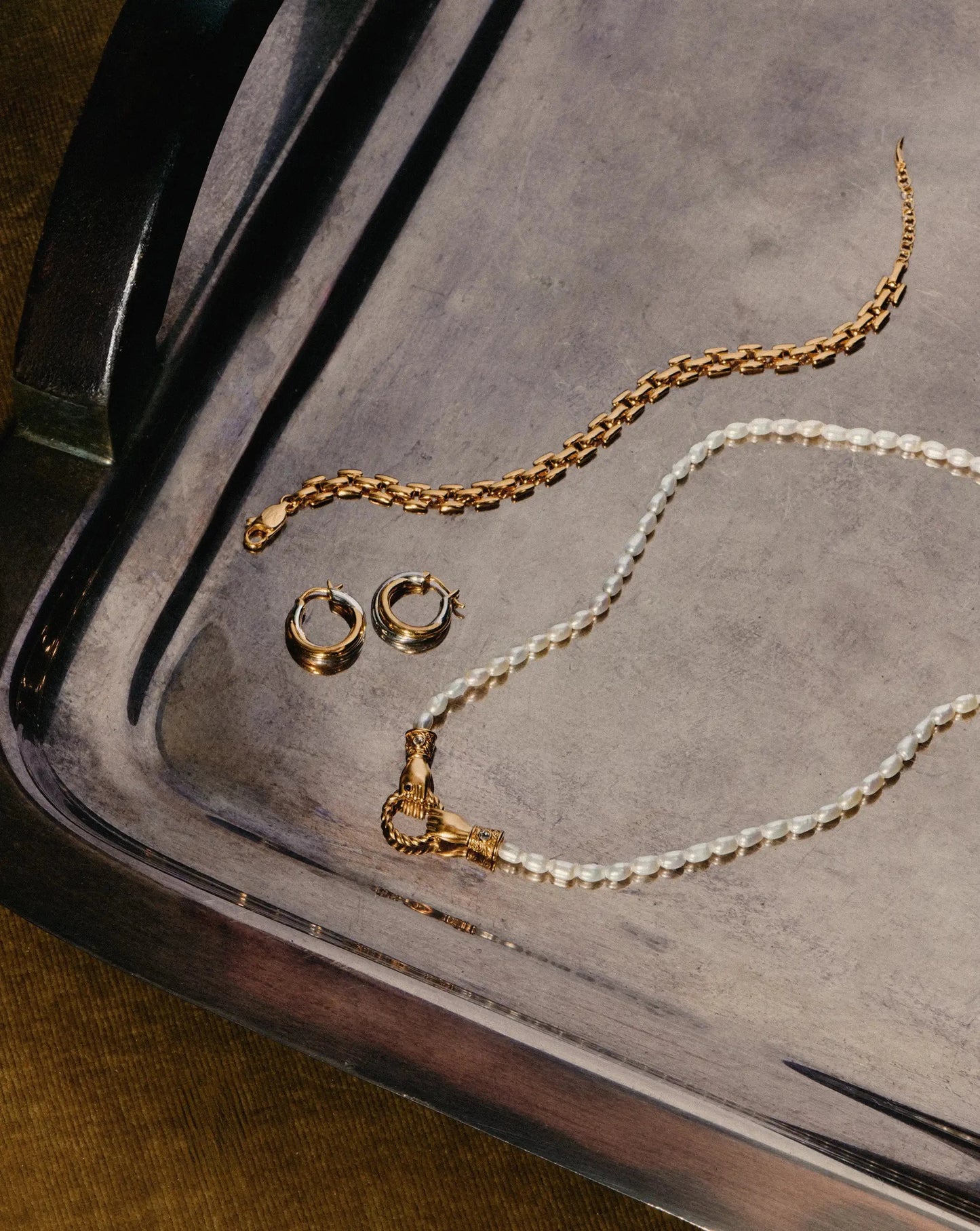 Harris Reed Medium In Good Hands Pearl Pendant Necklace Necklaces Missoma