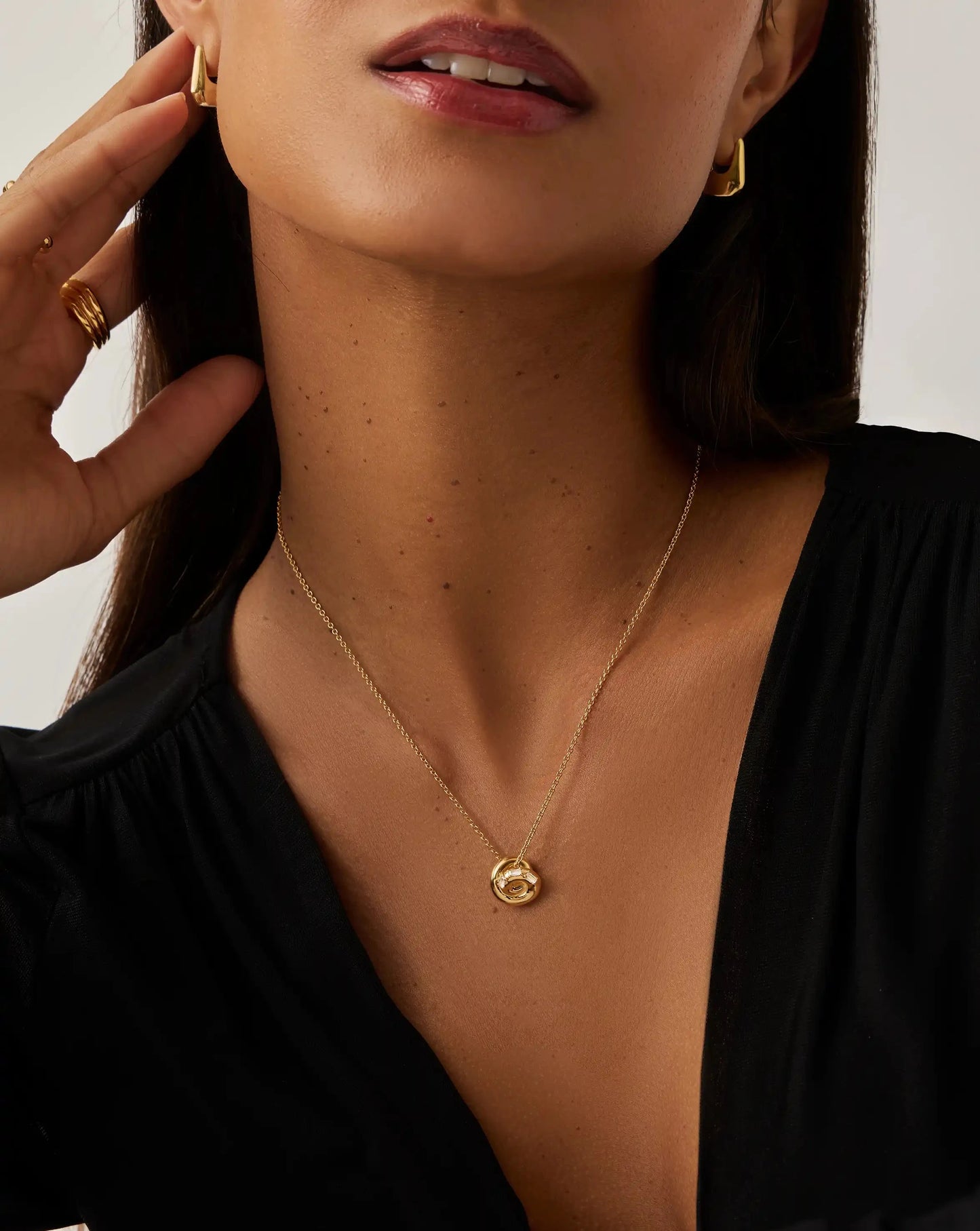 Lucy Williams Pavé Knot Pendant Necklace | 18k Gold Plated Necklaces Missoma