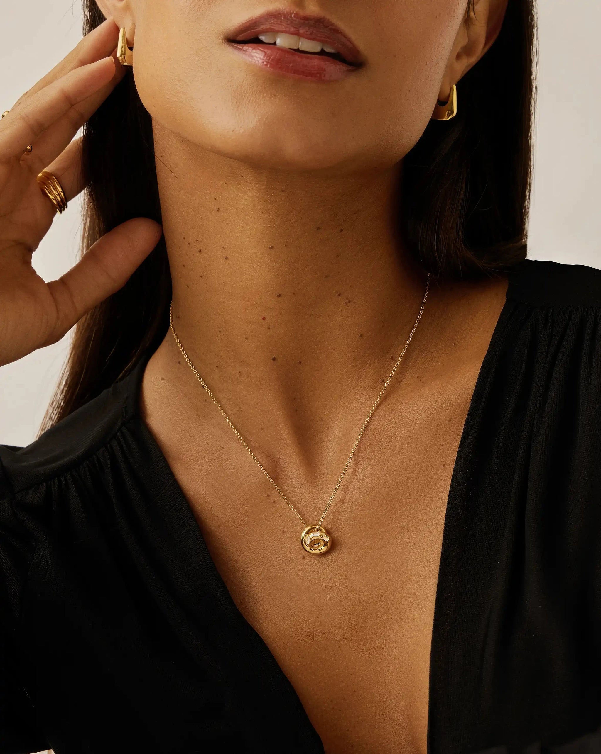 Lucy Williams Pavé Knot Pendant Necklace | 18k Gold Plated Necklaces Missoma