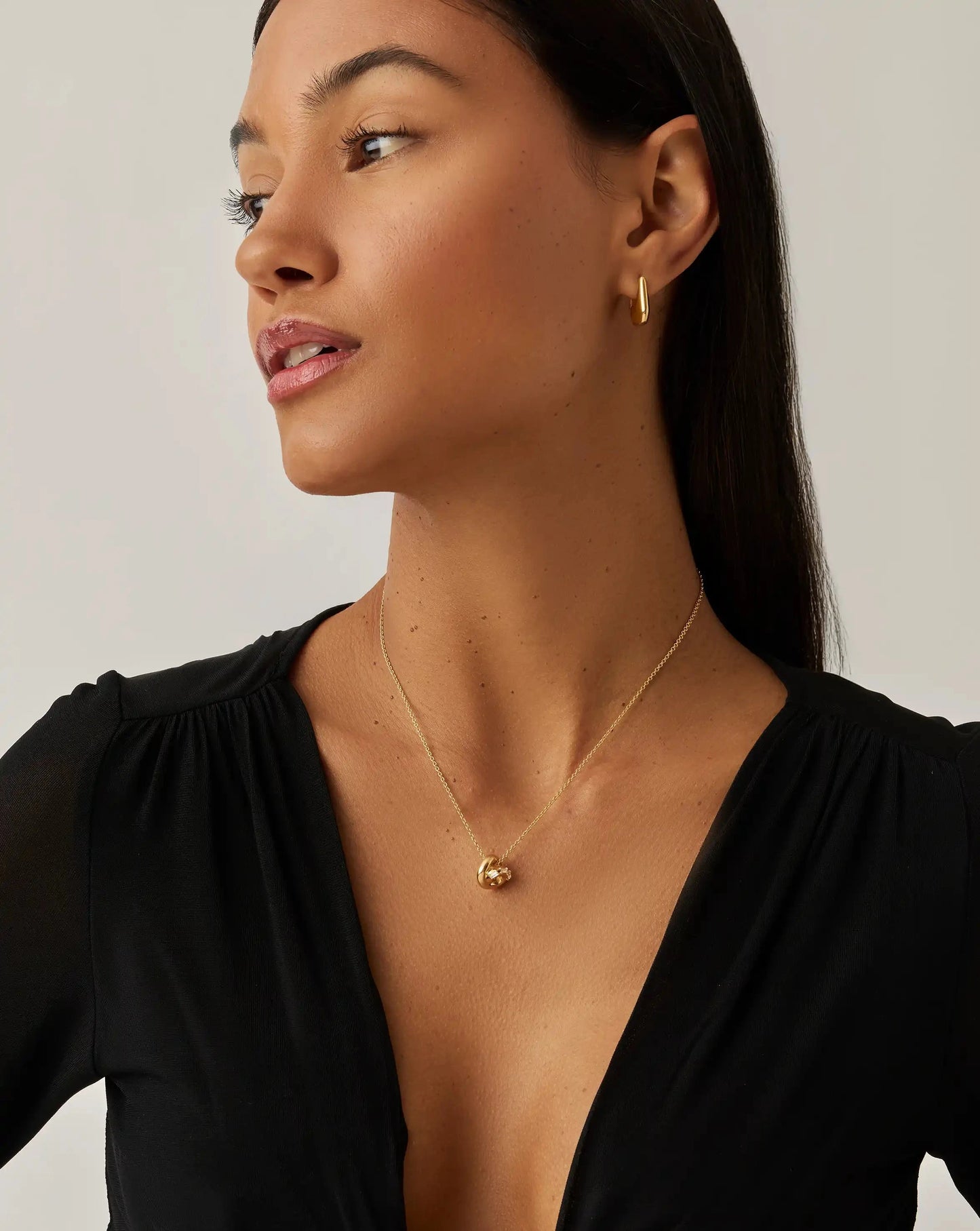 Lucy Williams Pavé Knot Pendant Necklace | 18k Gold Plated Necklaces Missoma