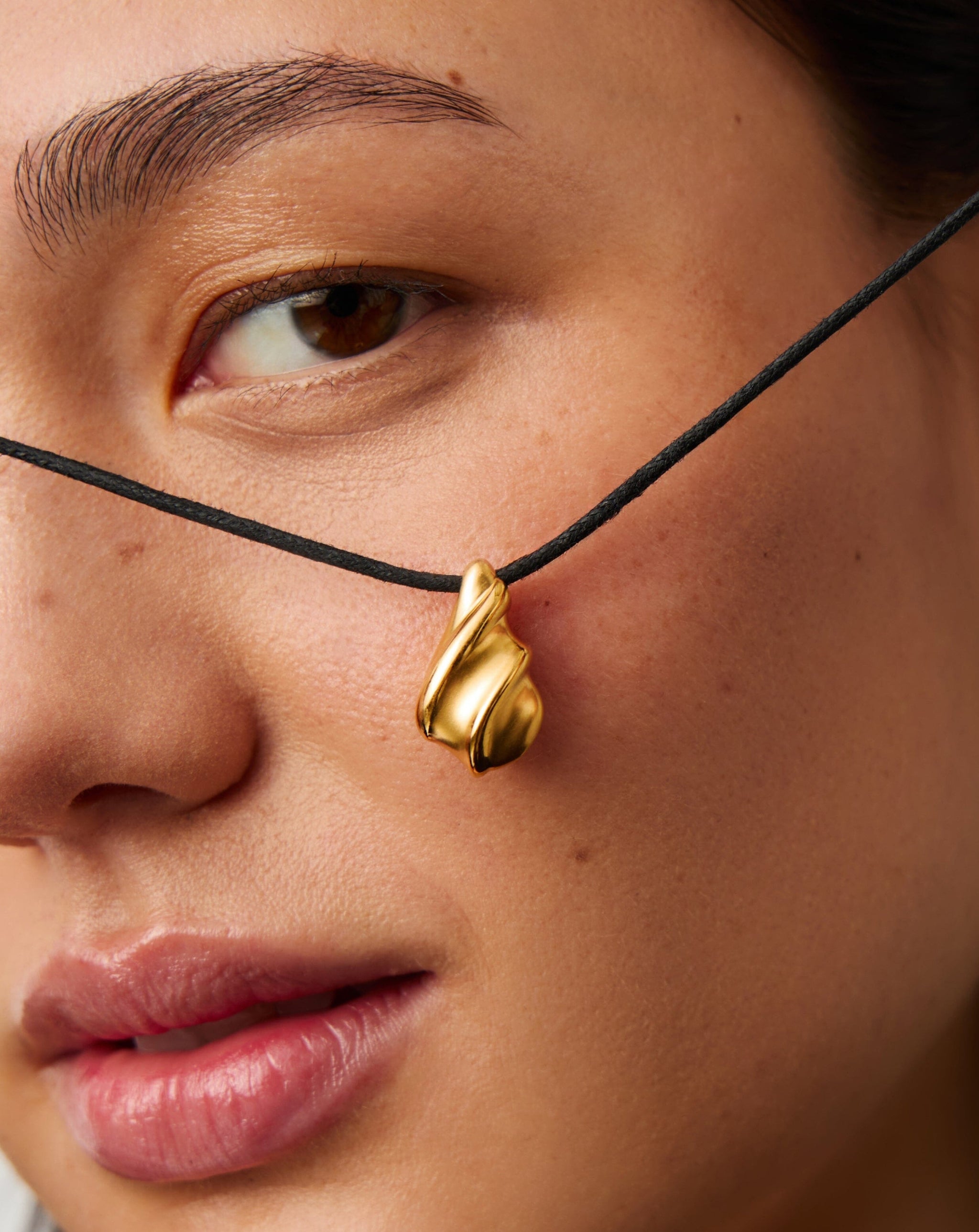 Savi Ridge Droplet Pendant Cord Necklace | 18k Gold Plated Necklaces Missoma