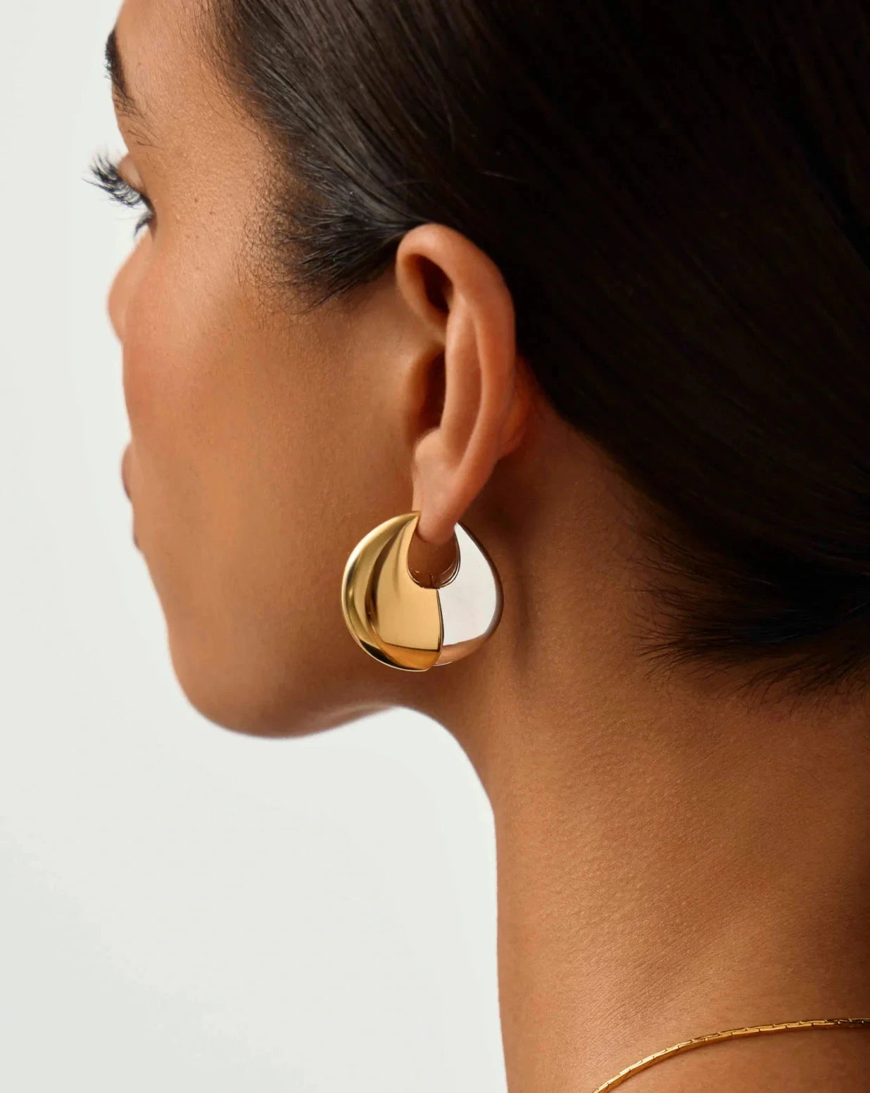Sculptural Pebble Medium Hoop Earrings | Mixed Metal Earrings Missoma