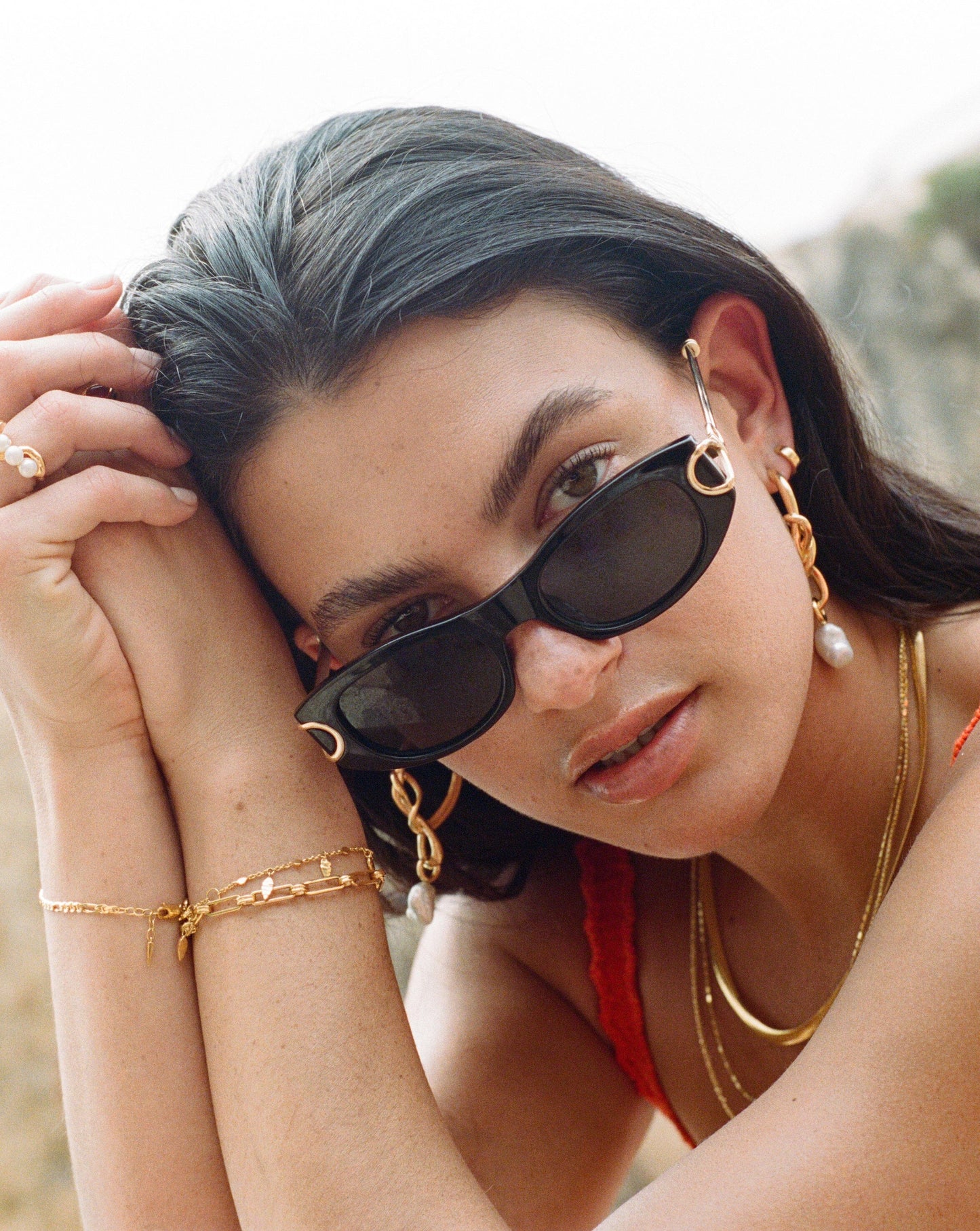 Le Specs Hydrus Link Oval Sunglasses | Black Accessories Missoma