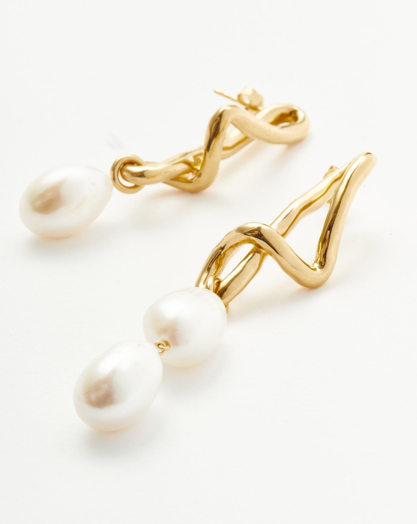 Molten Baroque Pearl Mismatch Drop Earrings Earrings Missoma