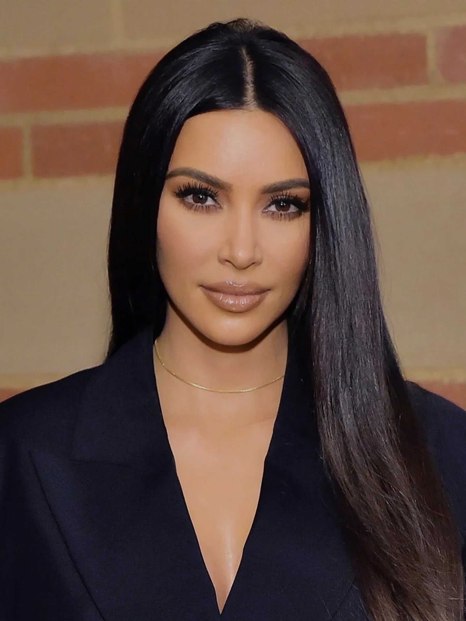 kim kardashian in missoma - snake chain necklace