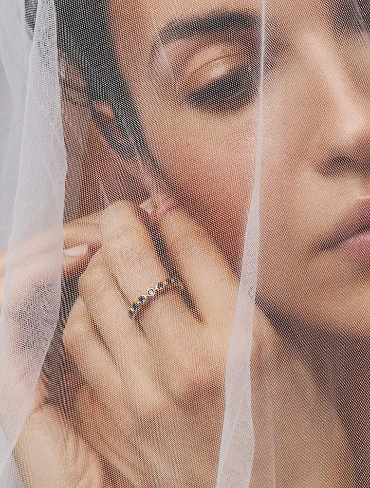 Molten Heart shaped chocker in gold