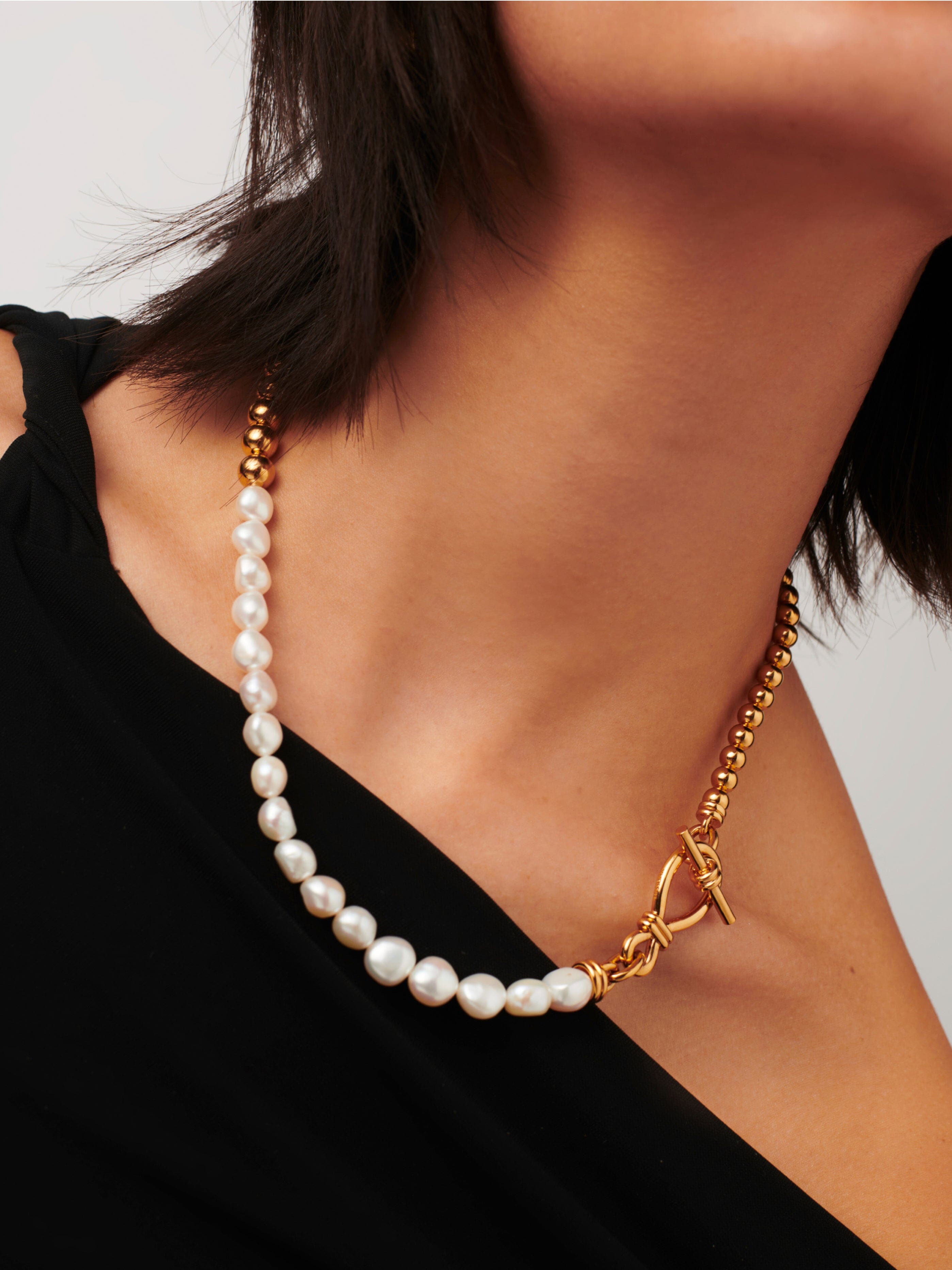 Baroque Pearl Beaded T-Bar Necklace | 18ct Gold Plated/Pearl | Missoma