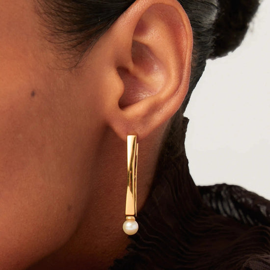 Button Pearl Ovate Hoop Earrings | 18k Gold Plated/Pearl Earrings Missoma 