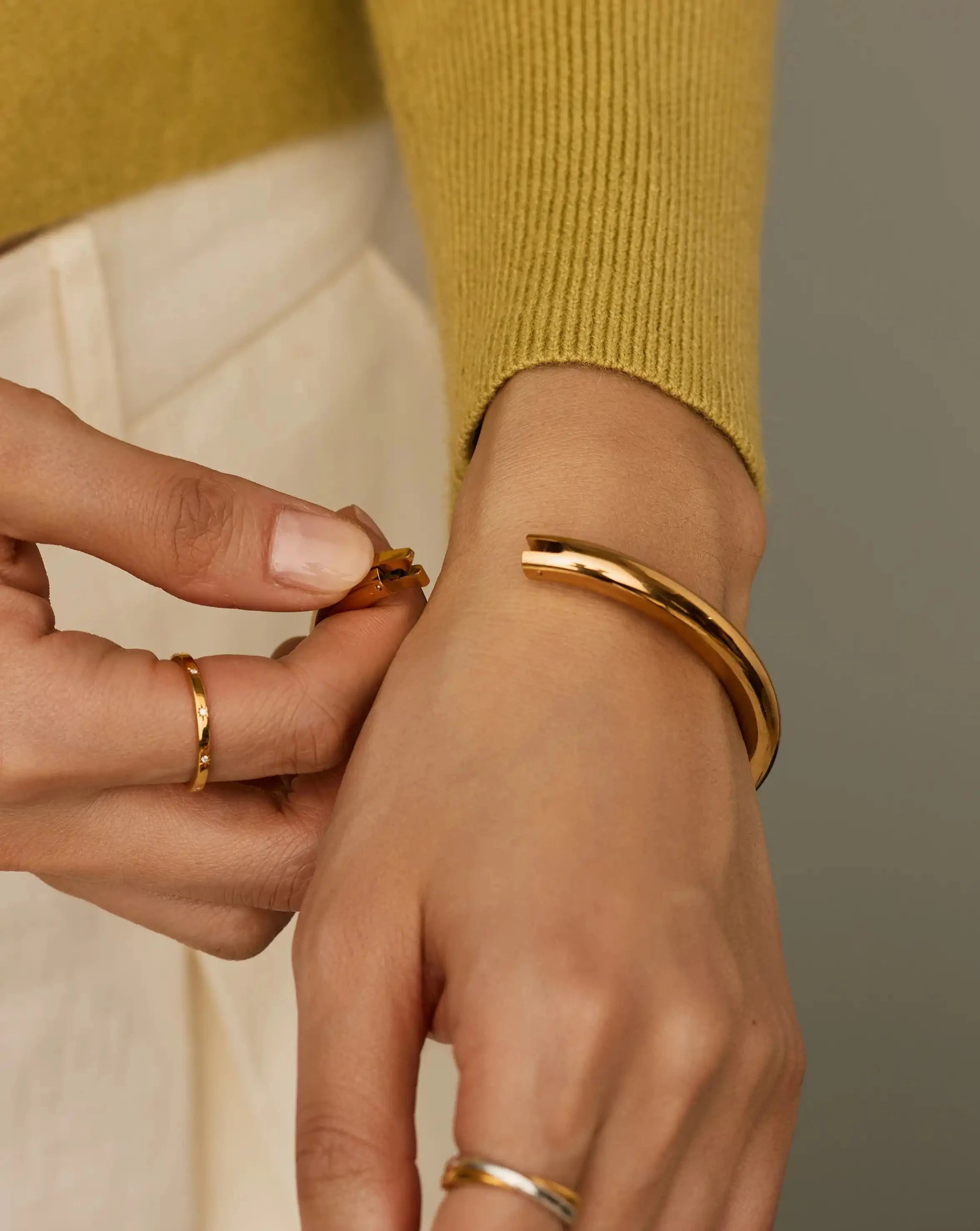 Chunky Round Hinged Bangle | 18k Gold Plated Bracelets Missoma 