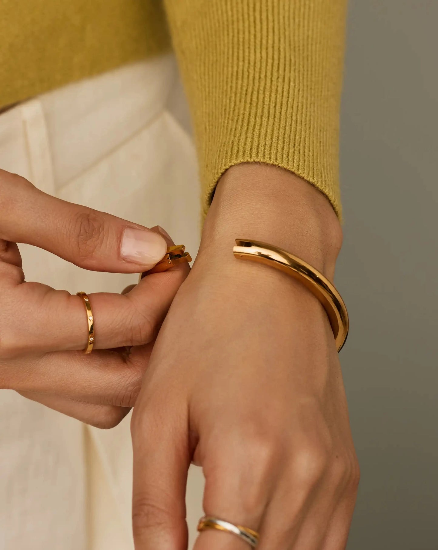 Chunky Round Hinged Bangle | 18k Gold Plated Bracelets Missoma 