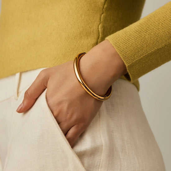 Chunky Round Hinged Bangle | 18k Gold Plated Bracelets Missoma 