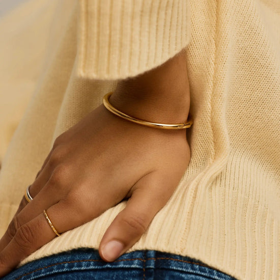 Classic Round Hinged Bangle | 18k Gold Plated Bracelets Missoma 