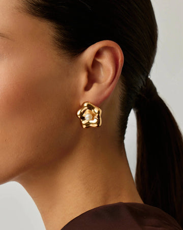 Eny Puffy Daisy Oversized Stud Earrings | 18k Gold Plated/Pearl Earrings Missoma 