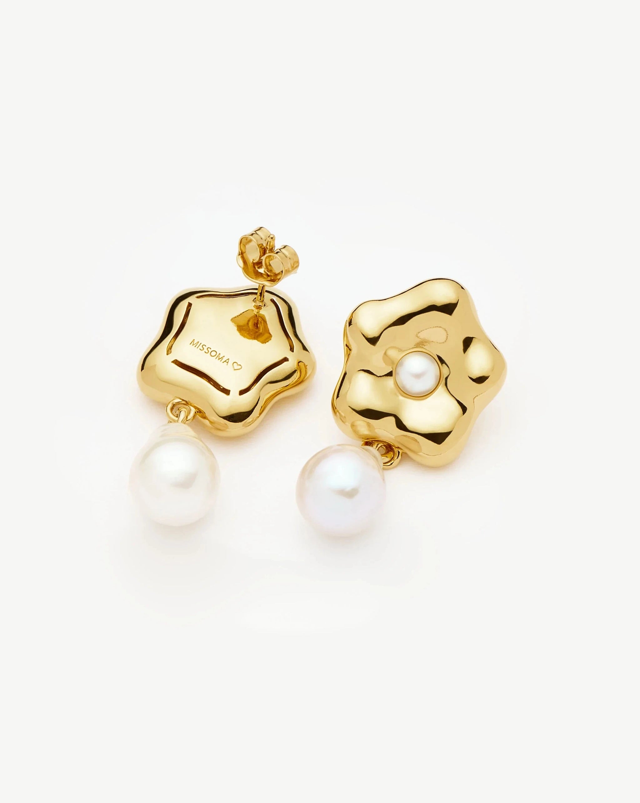 Eny Puffy Daisy Pearl Drop Earrings | 18k Gold Plated/Pearl Earrings Missoma 