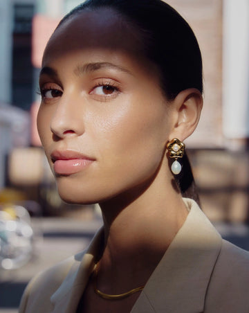 Eny Puffy Daisy Pearl Drop Earrings | 18k Gold Plated/Pearl Earrings Missoma 