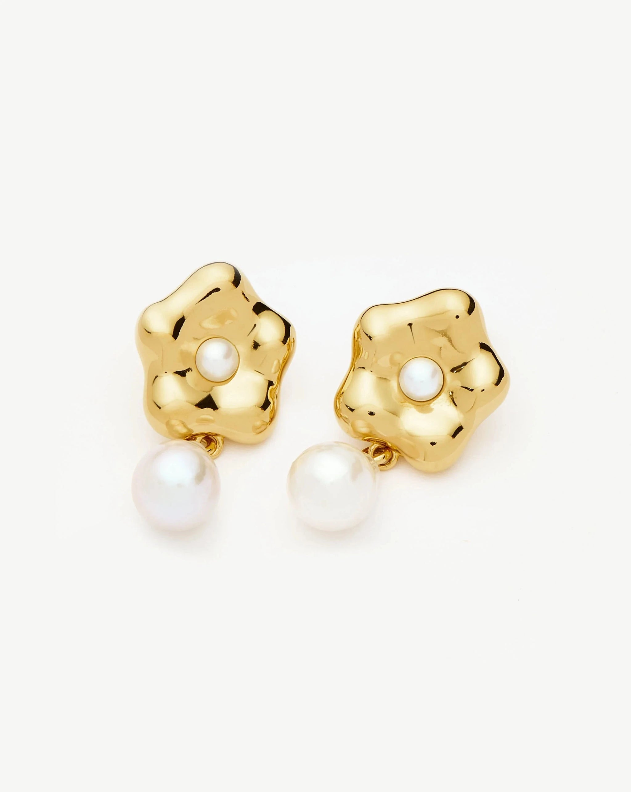 Eny Puffy Daisy Pearl Drop Earrings | 18k Gold Plated/Pearl Earrings Missoma 