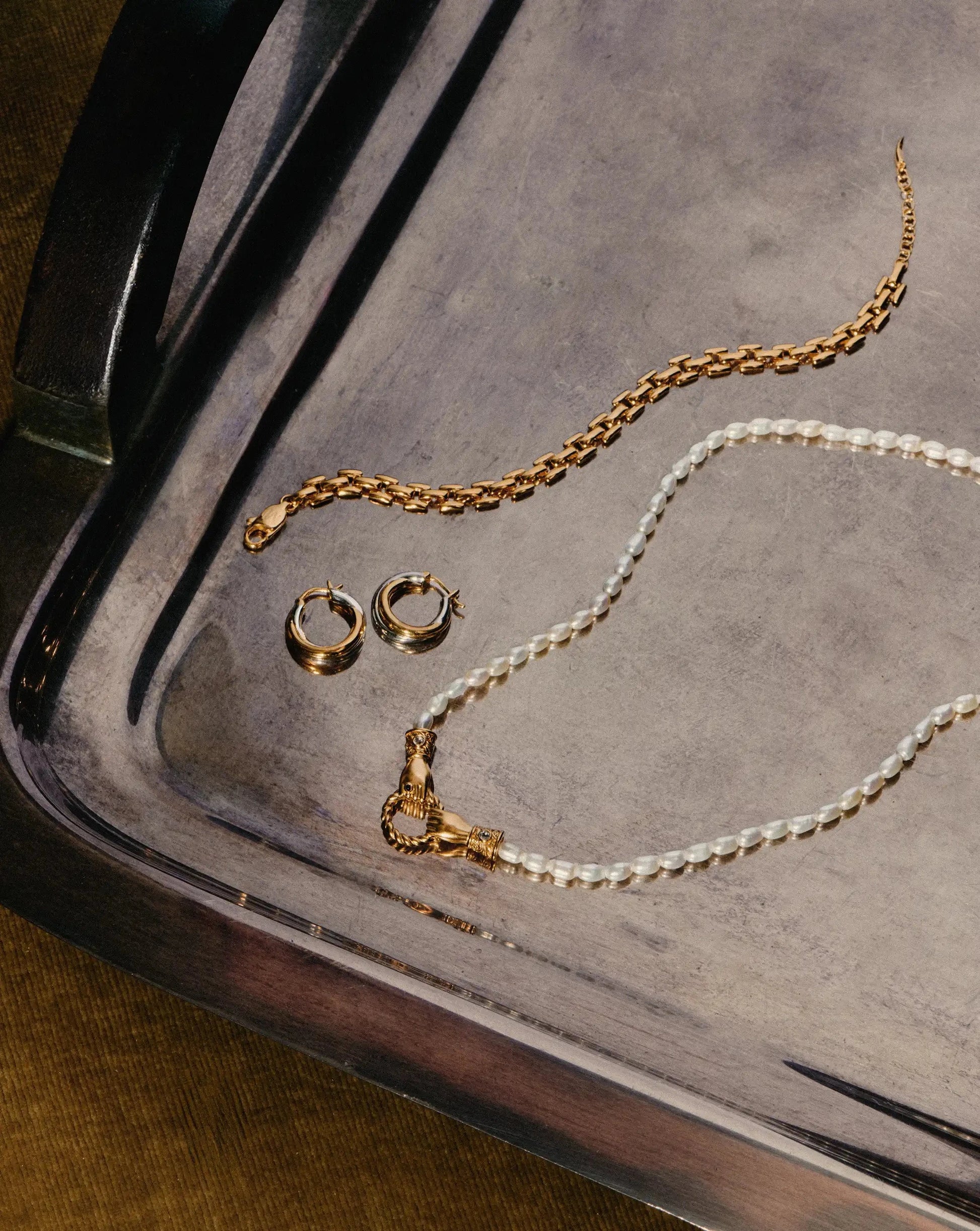 Harris Reed Medium In Good Hands Pearl Pendant Necklace Necklaces Missoma 