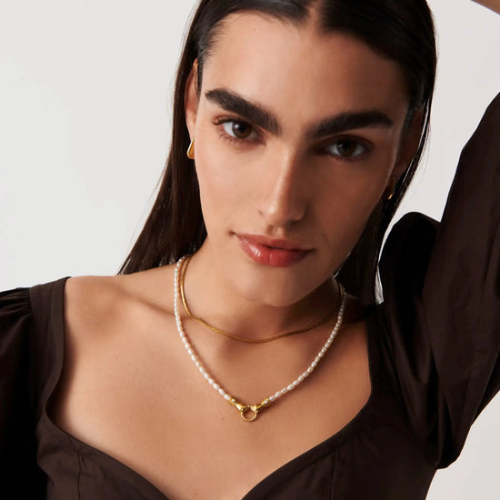 Harris Reed Medium In Good Hands Pearl Pendant Necklace Necklaces Missoma 