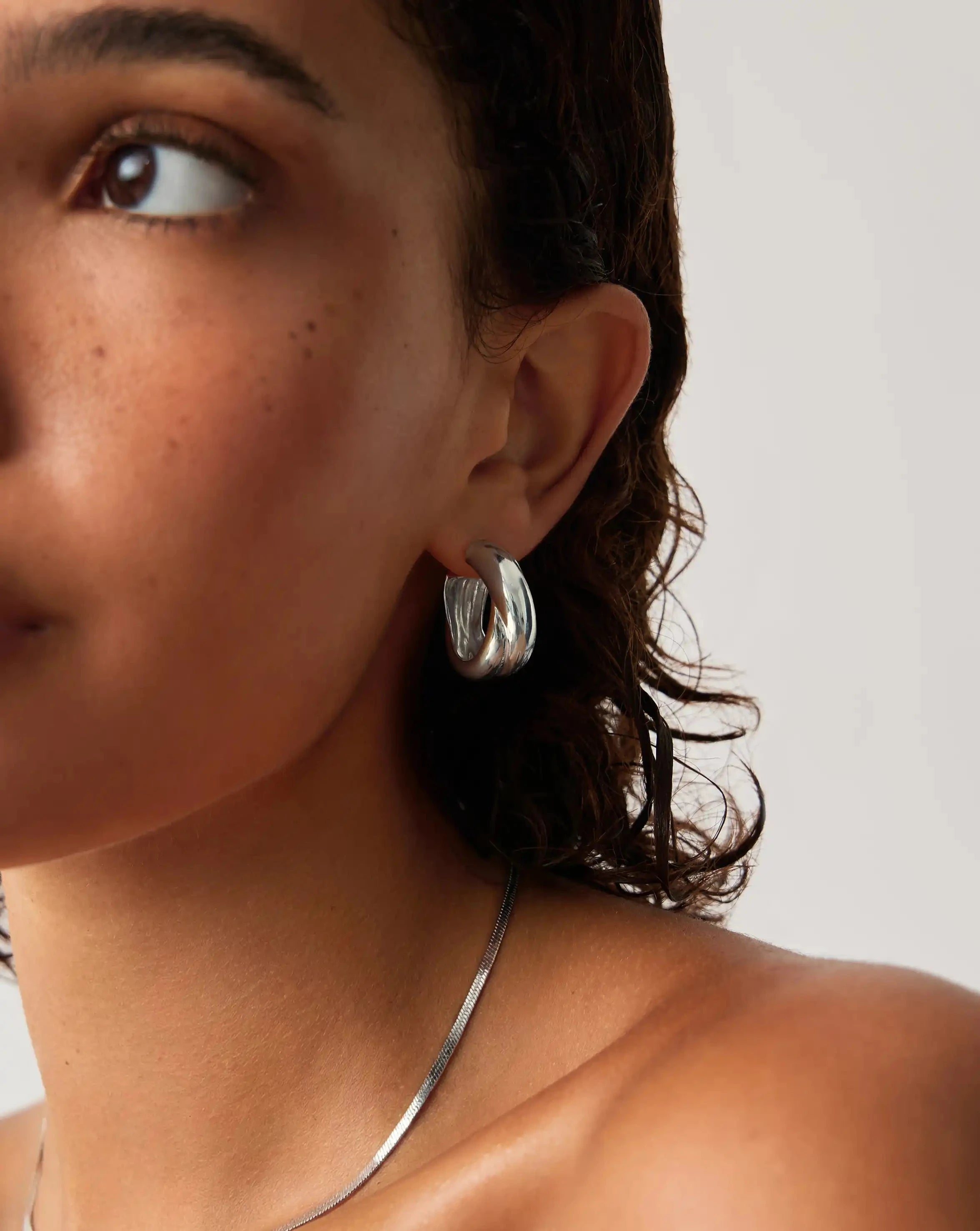 Lucy Williams Chunky Medium Entwine Hoop Earrings | Silver Plated Earrings Missoma 