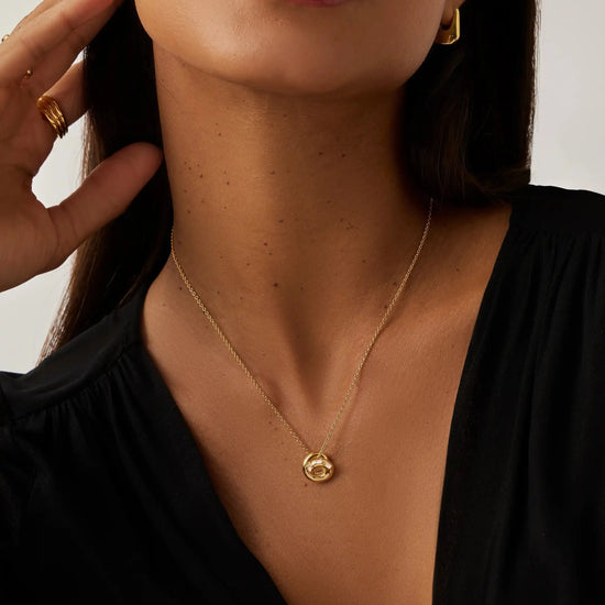 Lucy Williams Pavé Knot Pendant Necklace | 18k Gold Plated Necklaces Missoma 