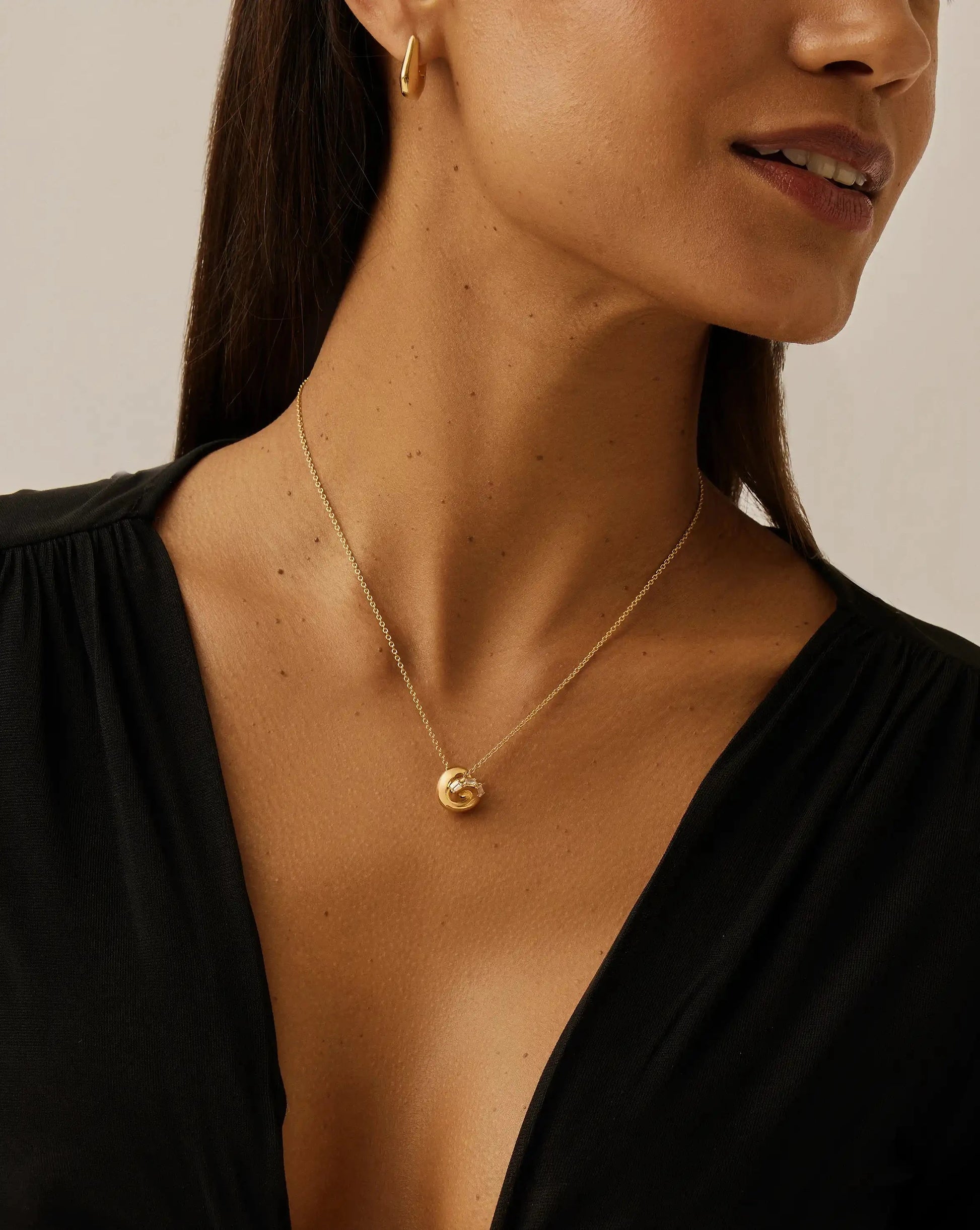 Lucy Williams Pavé Knot Pendant Necklace | 18k Gold Plated Necklaces Missoma 