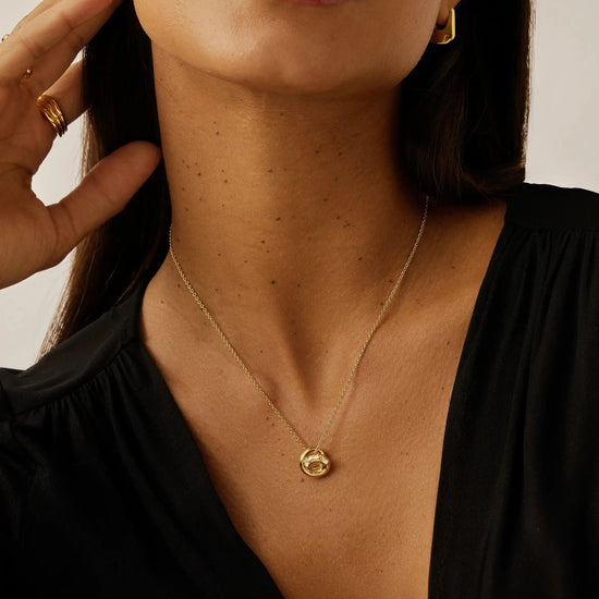 Lucy Williams Pavé Knot Pendant Necklace | 18k Gold Plated Necklaces Missoma 