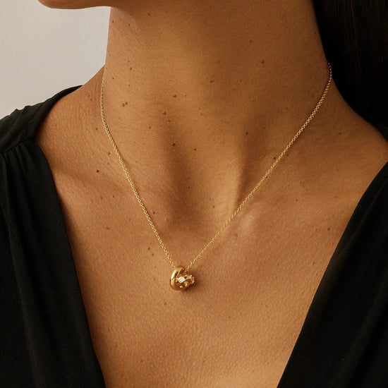 Lucy Williams Pavé Knot Pendant Necklace | 18k Gold Plated Necklaces Missoma 
