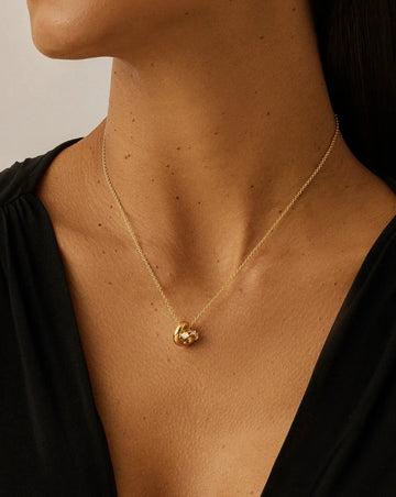 Lucy Williams Pavé Knot Pendant Necklace | 18k Gold Plated Necklaces Missoma 
