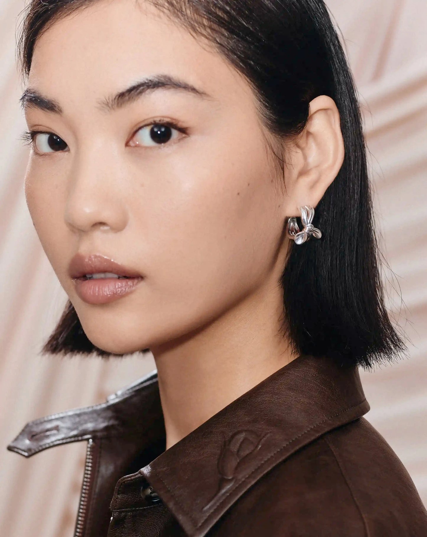 MARKGONG Bow Hoop Earrings | Silver Plated Earrings Missoma 
