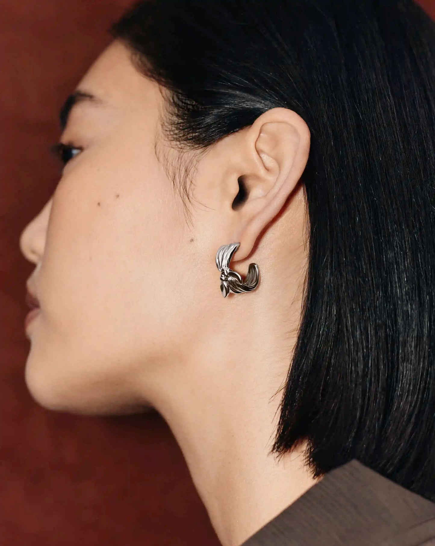 MARKGONG Bow Hoop Earrings | Silver Plated Earrings Missoma 