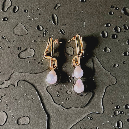 Molten Baroque Pearl Mismatch Drop Earrings Earrings Missoma 