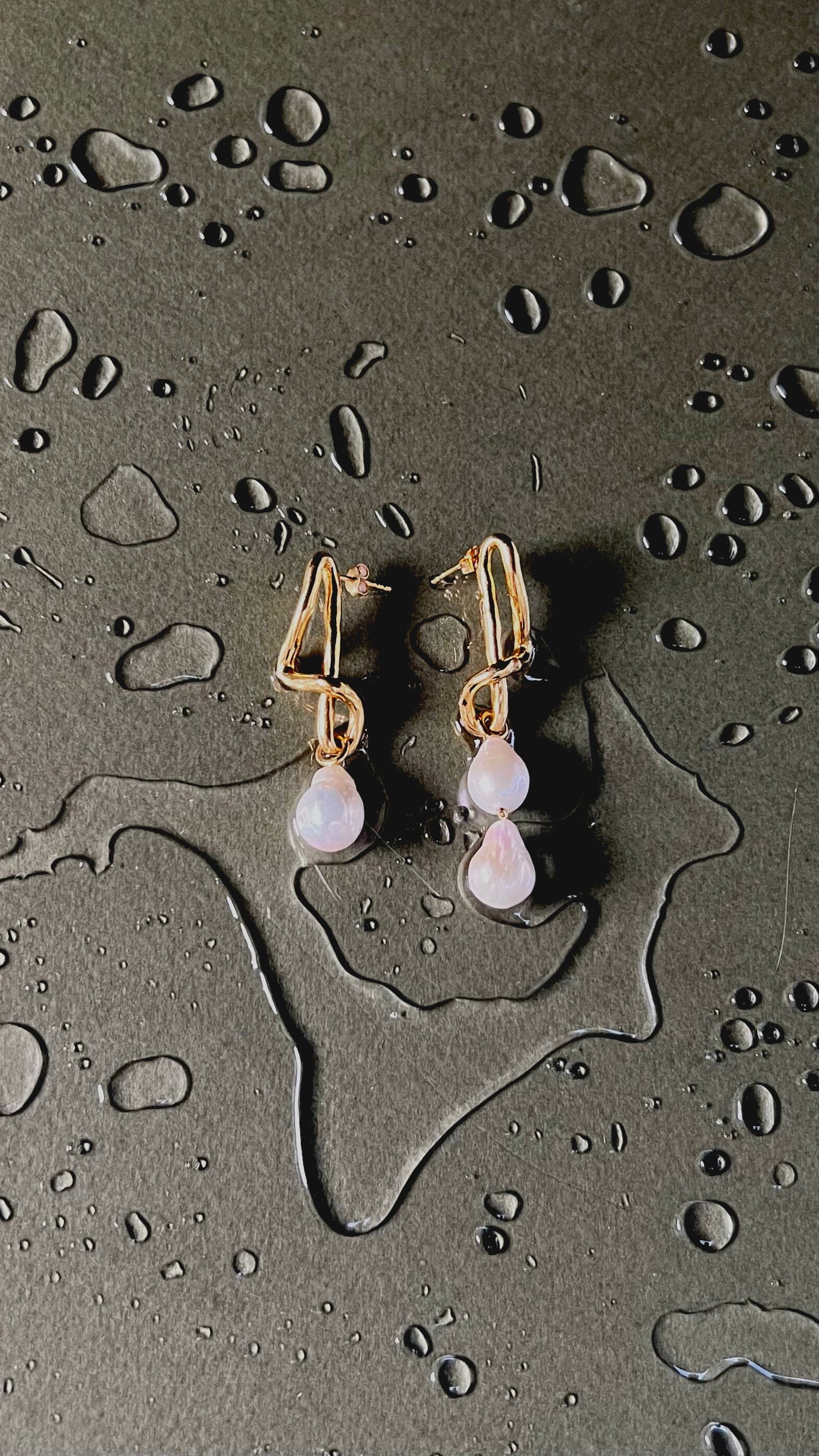 Molten Baroque Pearl Mismatch Drop Earrings Earrings Missoma 