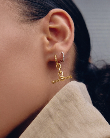 Ridge T-Bar Drop Huggies | 18k Gold Plated