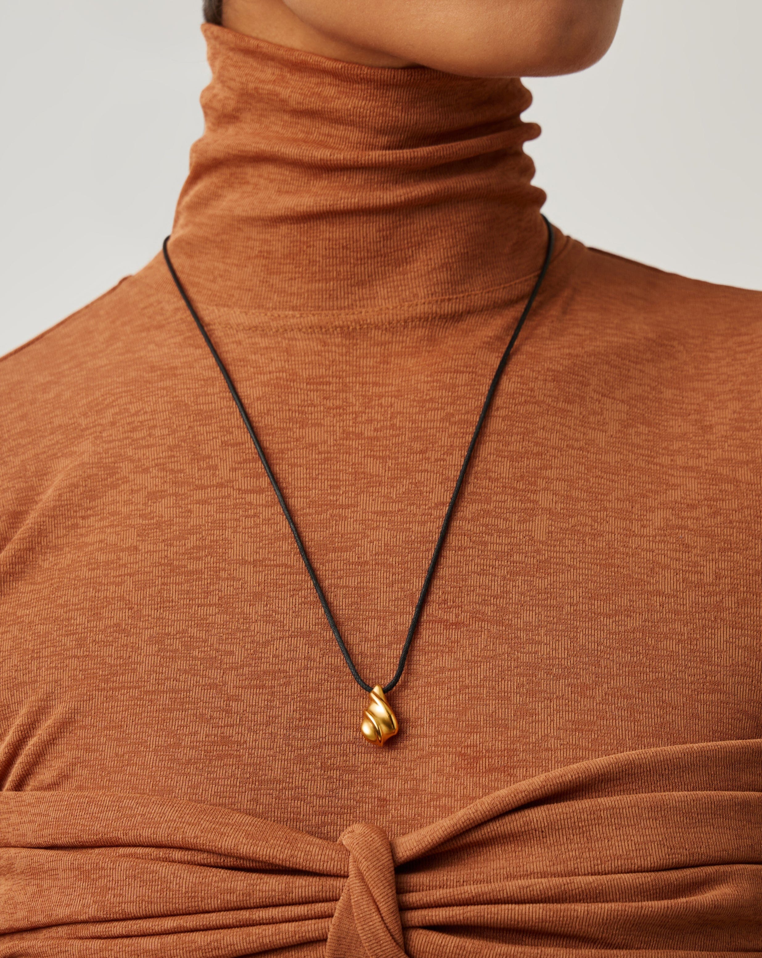 Savi Ridge Droplet Pendant Cord Necklace | 18k Gold Plated Necklaces Missoma 