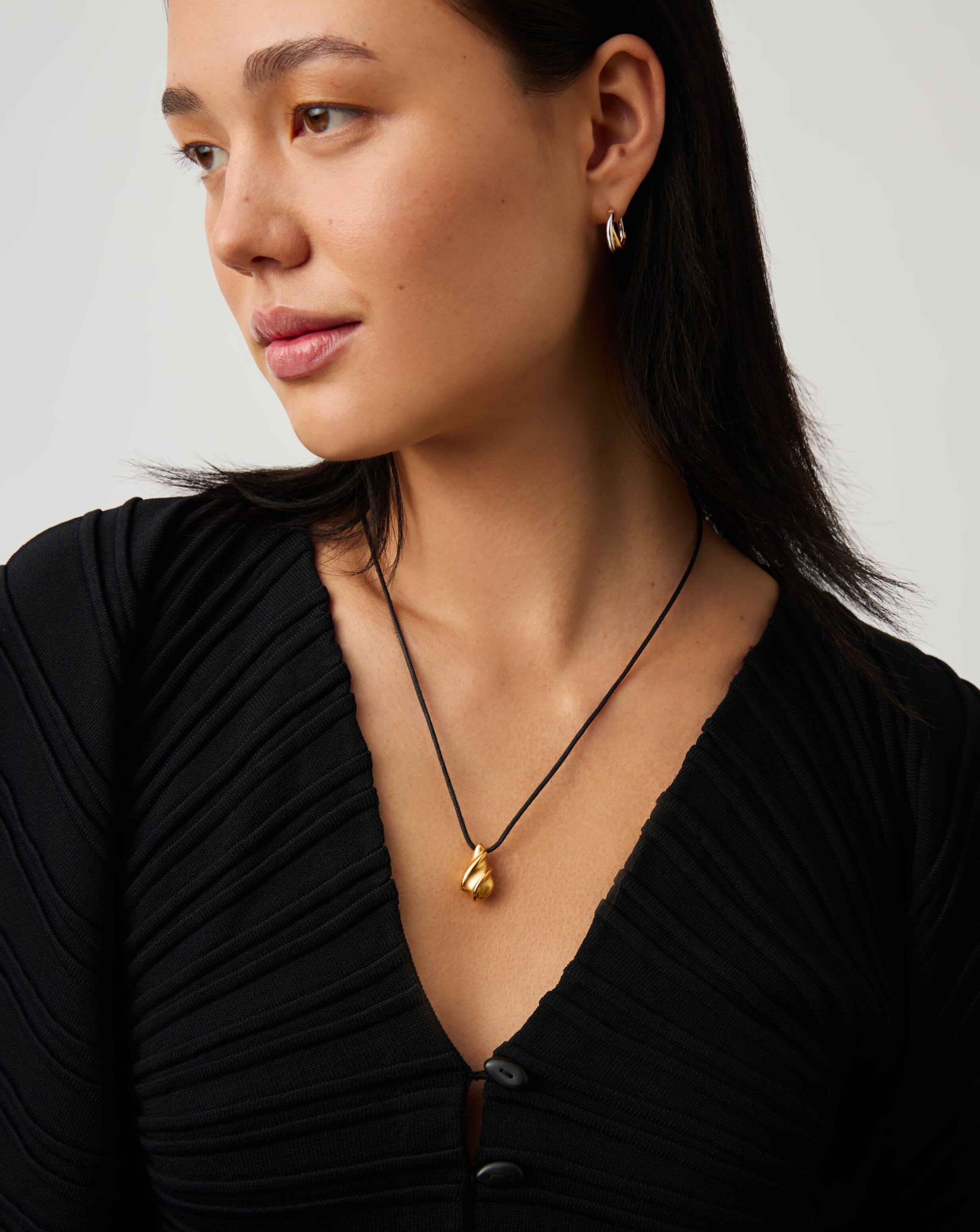 Savi Ridge Droplet Pendant Cord Necklace | 18k Gold Plated Necklaces Missoma 