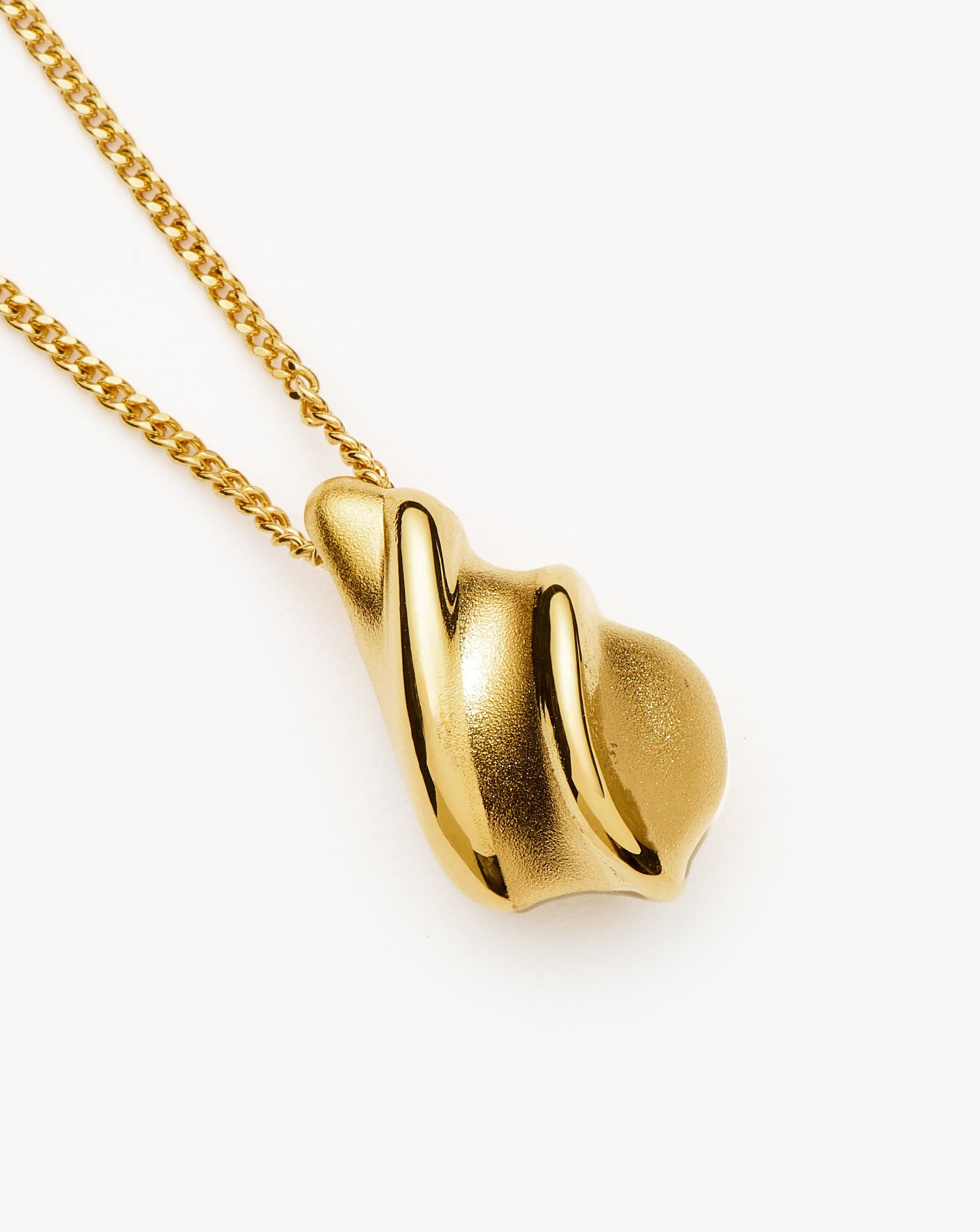 Savi Ridge Droplet Pendant Necklace | 18k Gold Plated Necklaces Missoma 