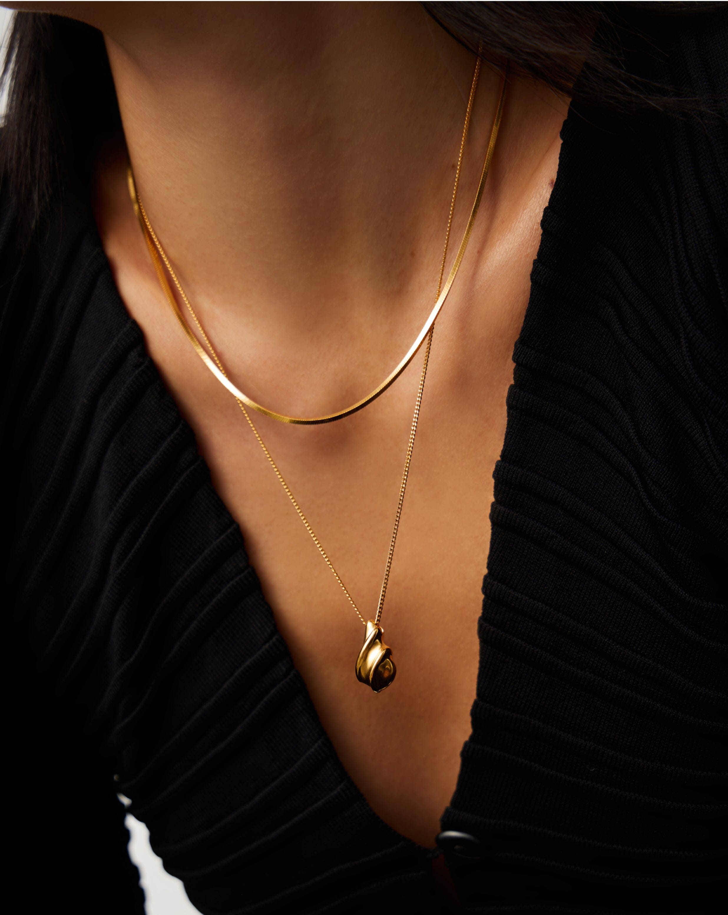 Savi Ridge Droplet Pendant Necklace | 18k Gold Plated Necklaces Missoma 