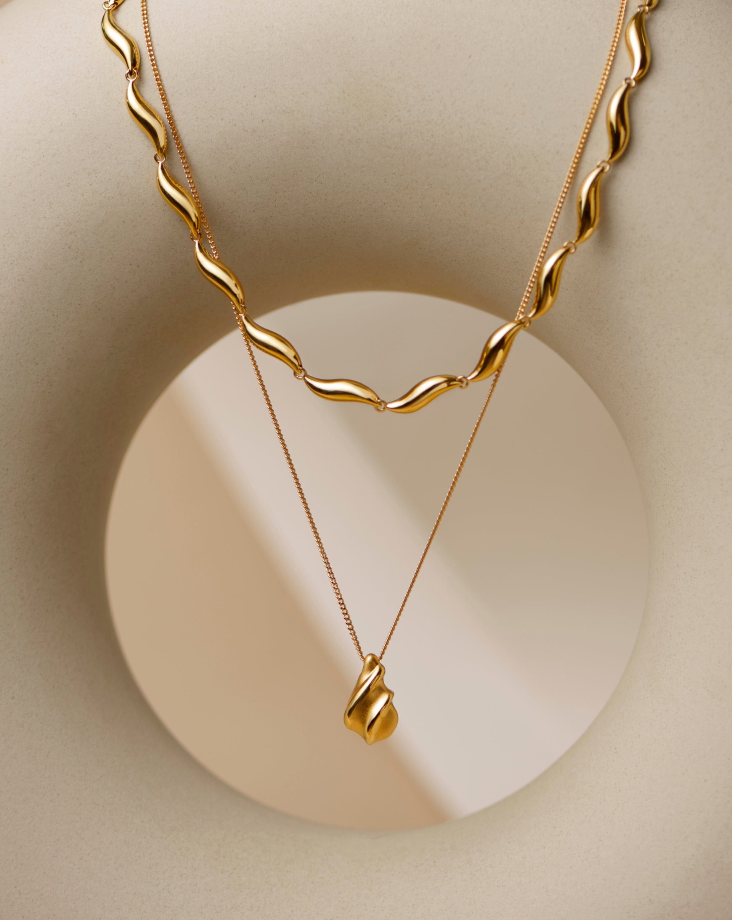 Savi Ridge Droplet Pendant Necklace | 18k Gold Plated Necklaces Missoma 