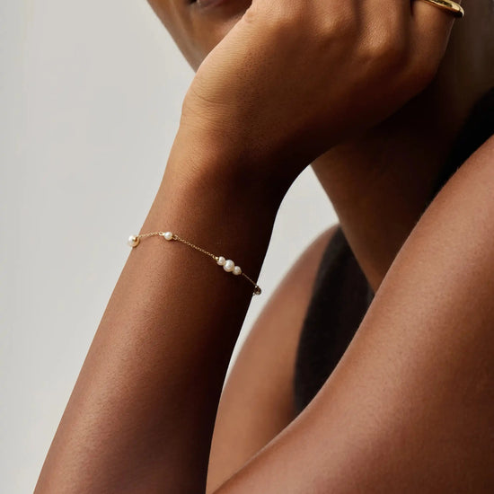Solid Gold Pearl Chain Bracelet | 14k Solid Gold/Pearl Bracelets Missoma 