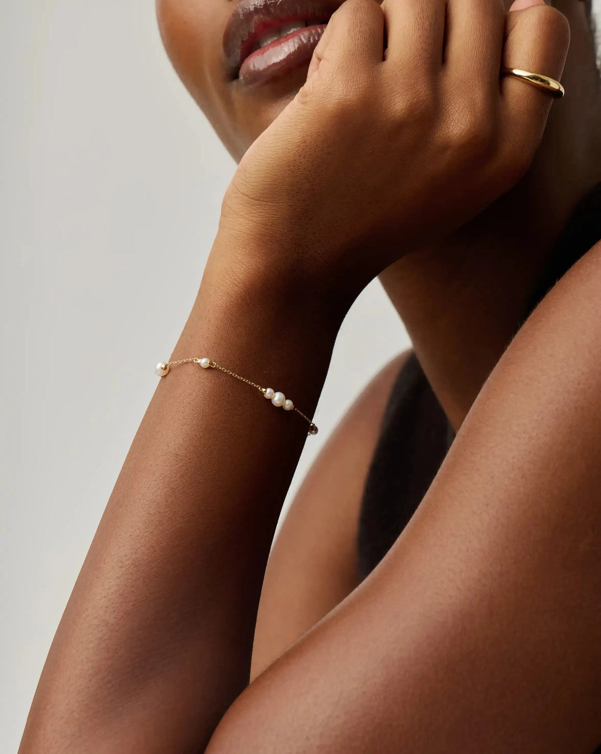 Solid Gold Pearl Chain Bracelet | 14k Solid Gold/Pearl Bracelets Missoma 