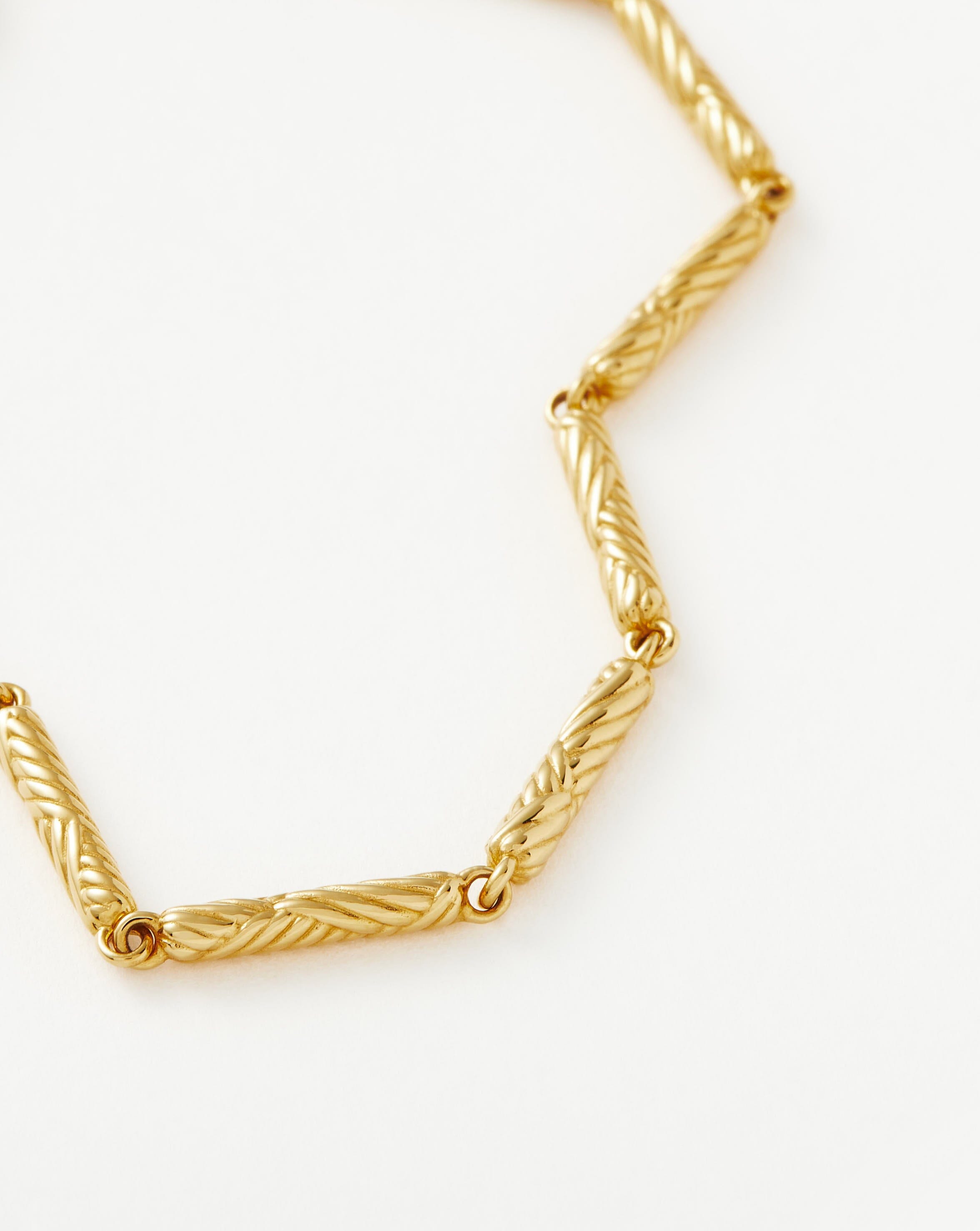 Wavy Ridge Chain Bracelet