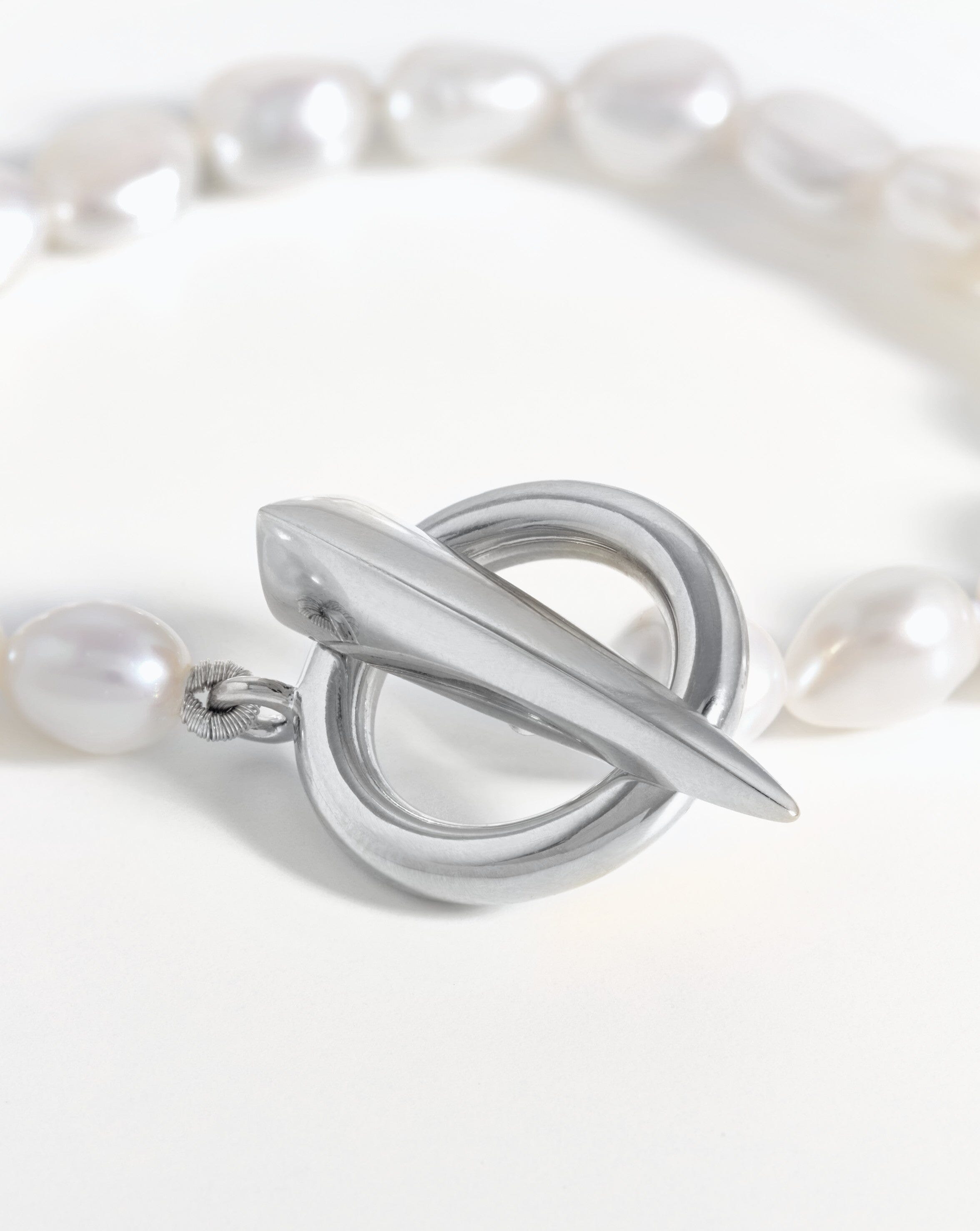 Baroque Pearl Claw T-Bar Bracelet | Sterling Silver/Pearl Bracelets Missoma 