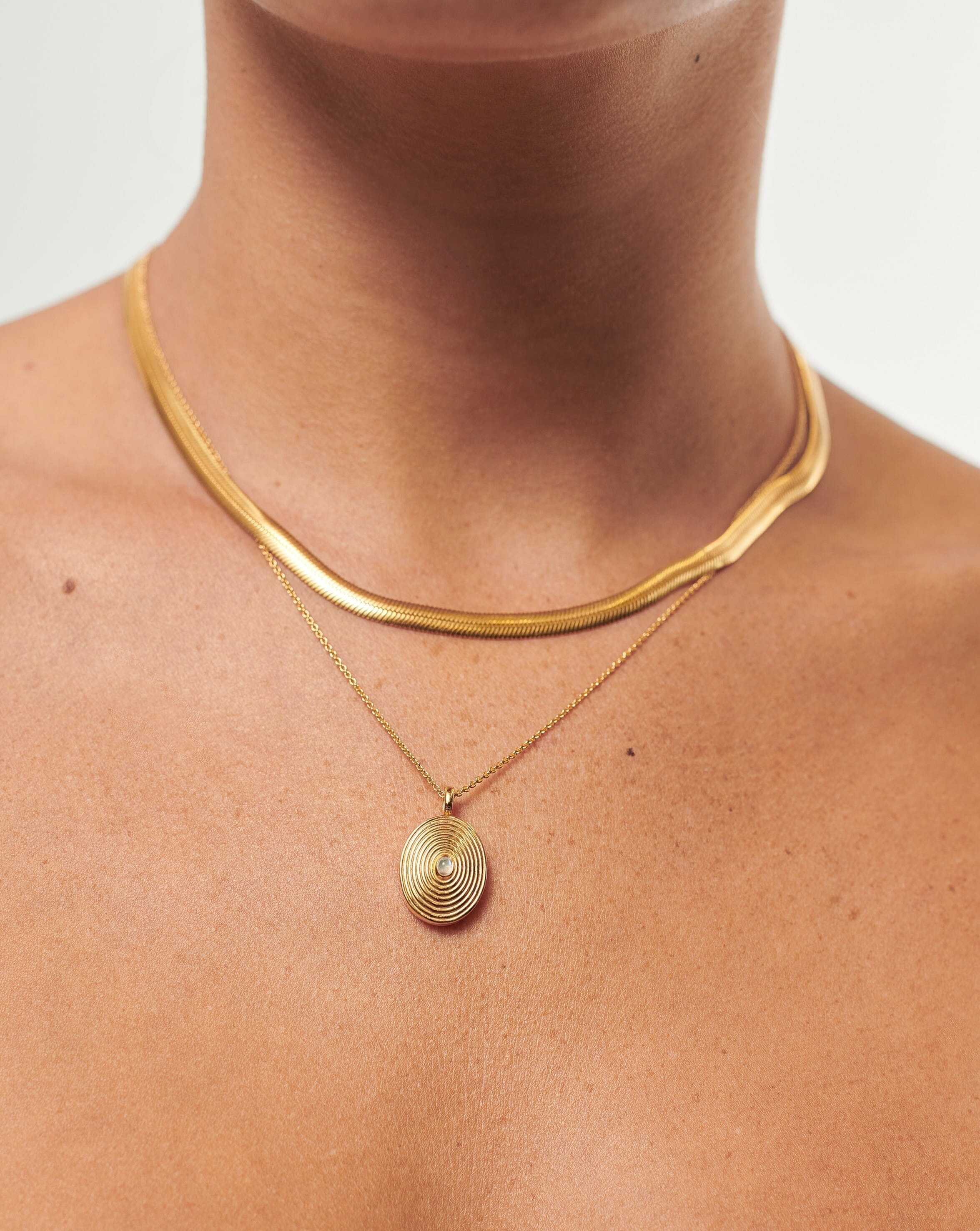 Engravable Oval Ridge Locket Pendant Necklace | 18ct Gold Plated Vermeil/Rainbow Moonstone Necklaces Missoma 