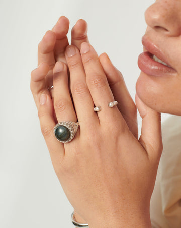 Harris Reed Labradorite Cocktail Ring | Silver Plated/Pearl & Labradorite Rings Missoma 
