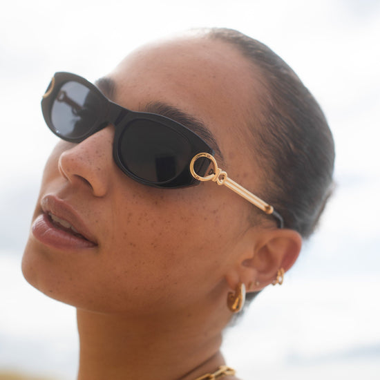 Le Specs Hydrus Link Oval Sunglasses | Black Accessories Missoma 